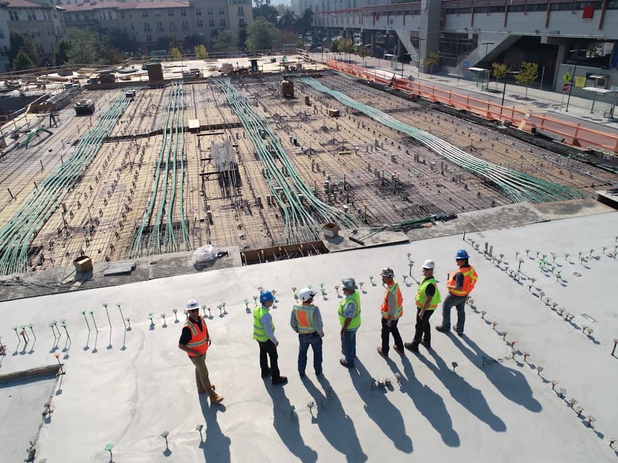 Equipe Manfac planejando execução de obra